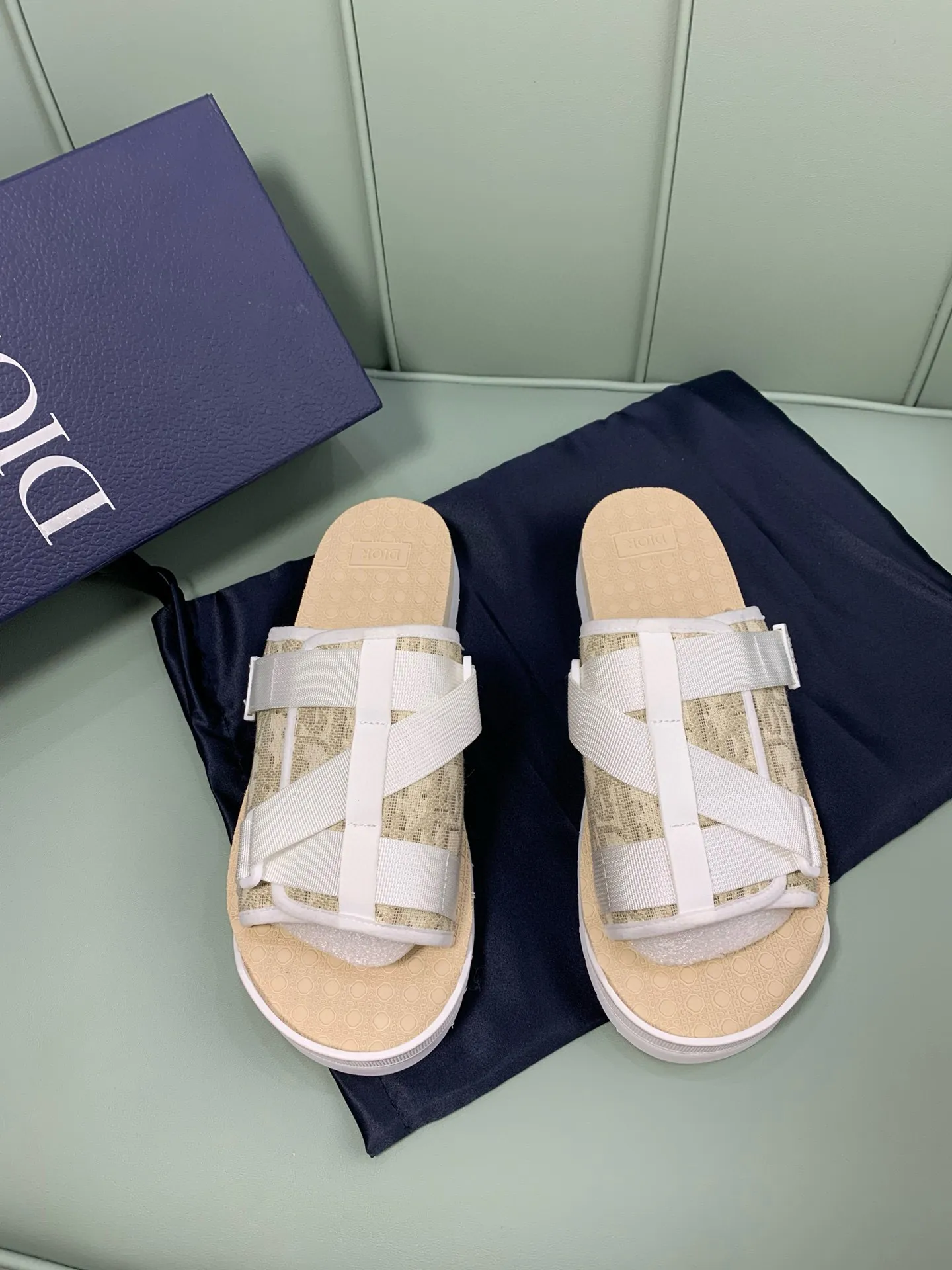 Factory price: 280💰 Dior men's counters are selling sandals at the same time ✔️Imported brand printing/selected high-quality calfskin, highlighting high-end elegance, exquisite workmanship, soles: original soles specially provided by the original factory, hot-selling physical products🔥Normal size: 38-44, customized 45